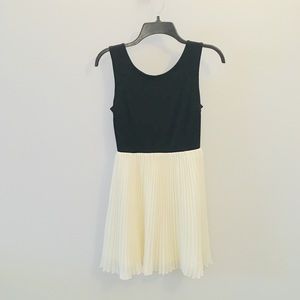 Urban Outfitters Sleeveless Black & White Dress